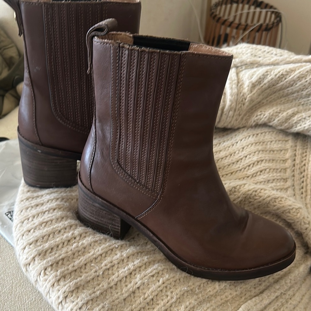 UGG Camden Brown Leather Ankle Boots